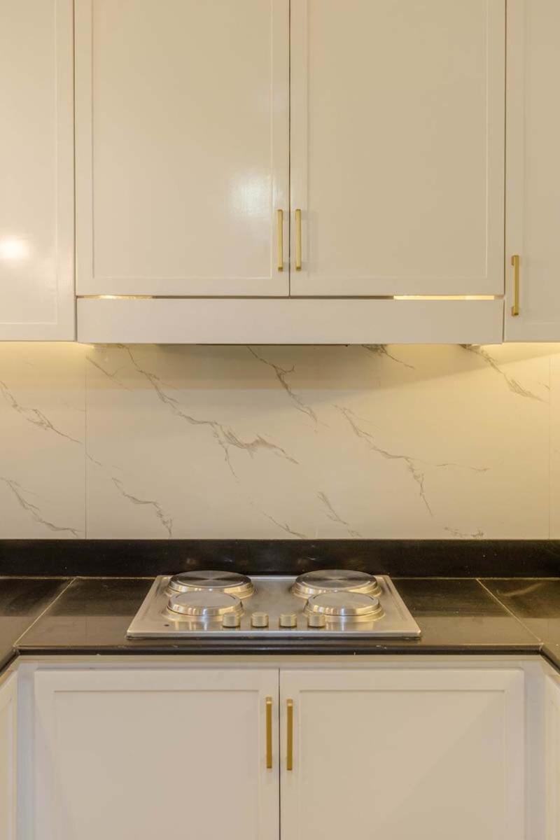 Shore 2br De Luxe Suite, Mall Of * Manila
