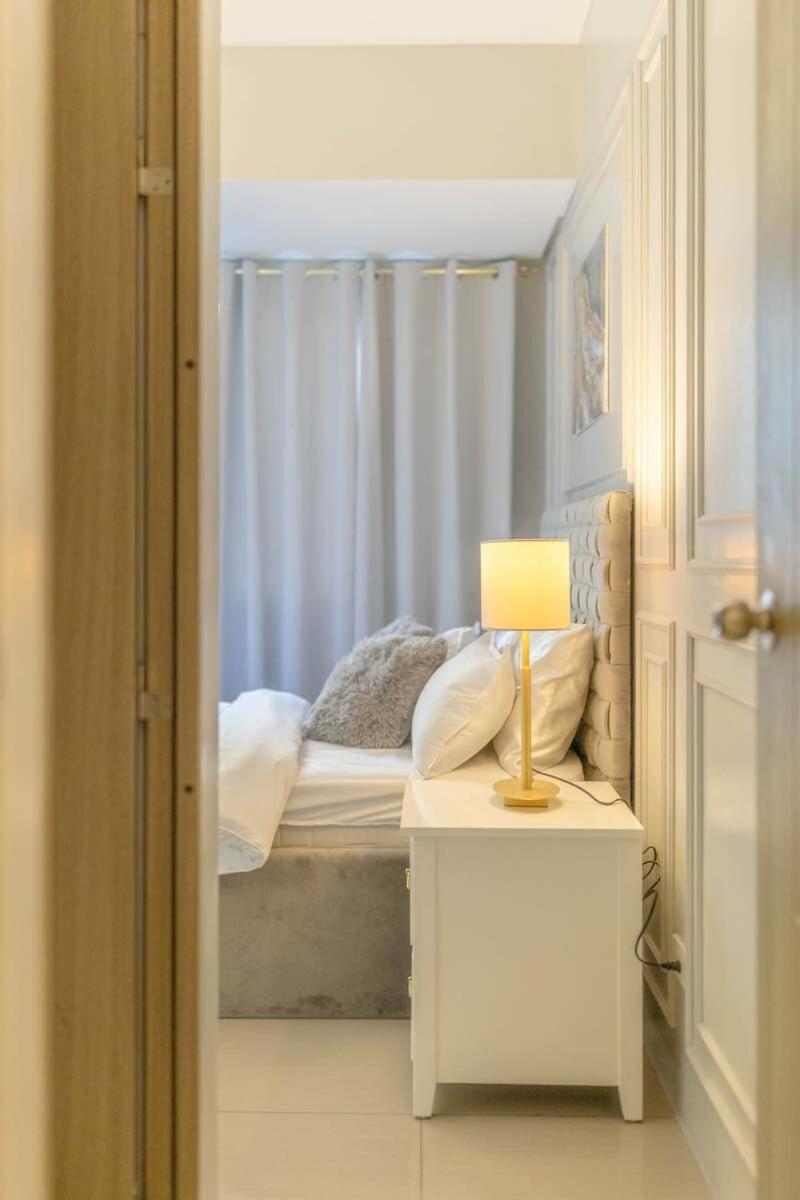 Shore 2br De Luxe Suite, Mall Of Apartment Manila