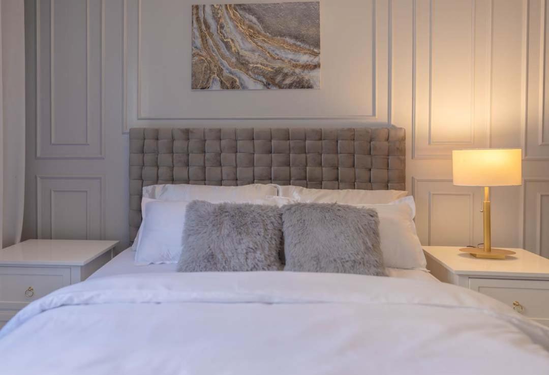 Shore 2br De Luxe Suite, Mall Of * Manila
